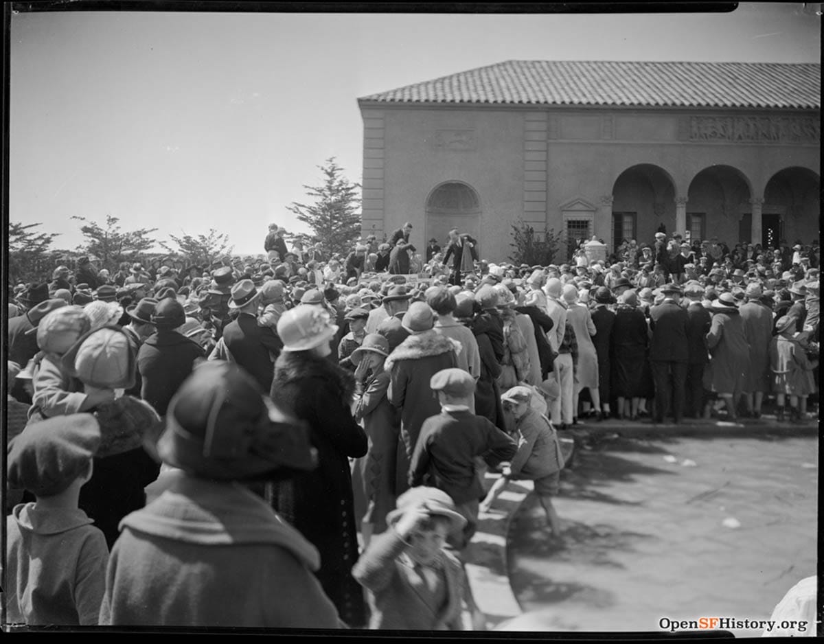 Easter crowd