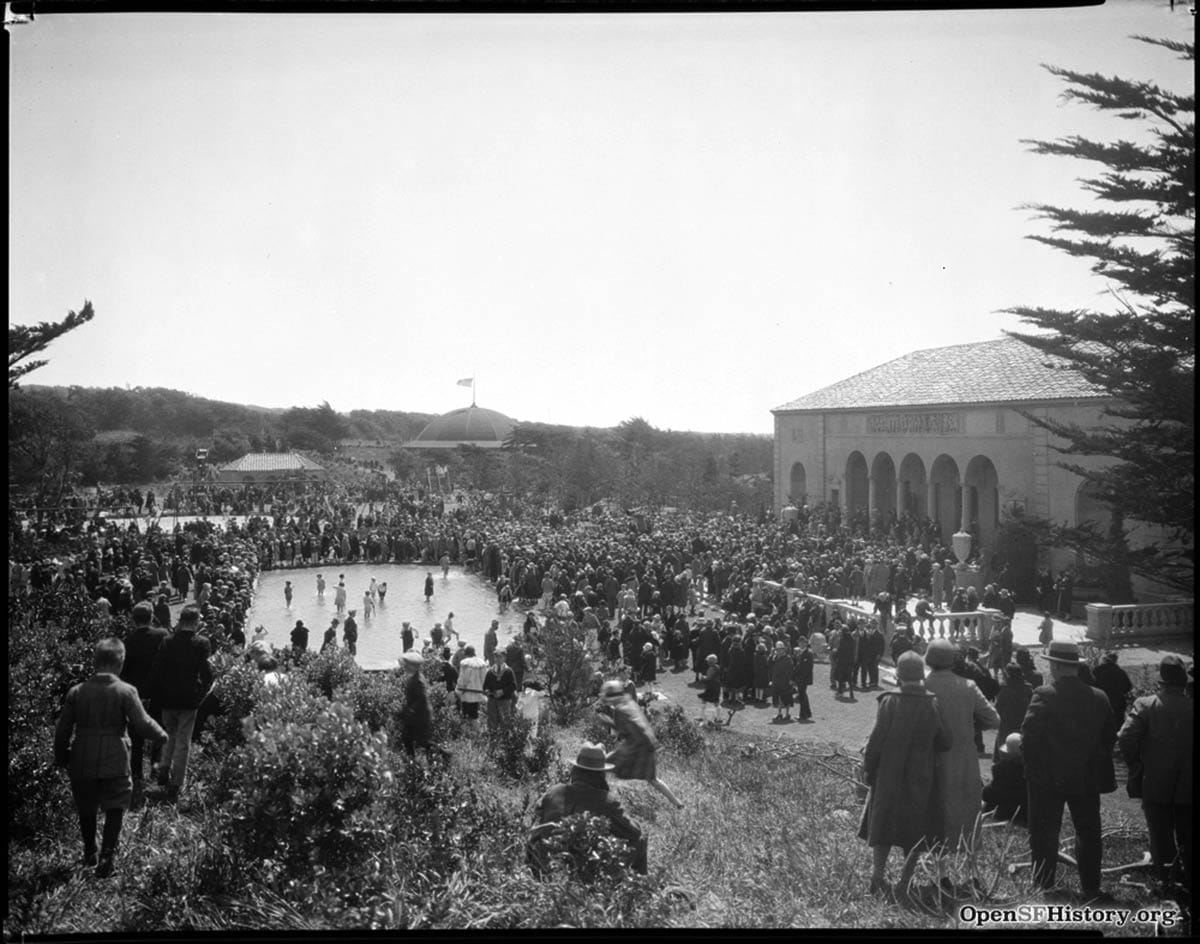 Easter crowd