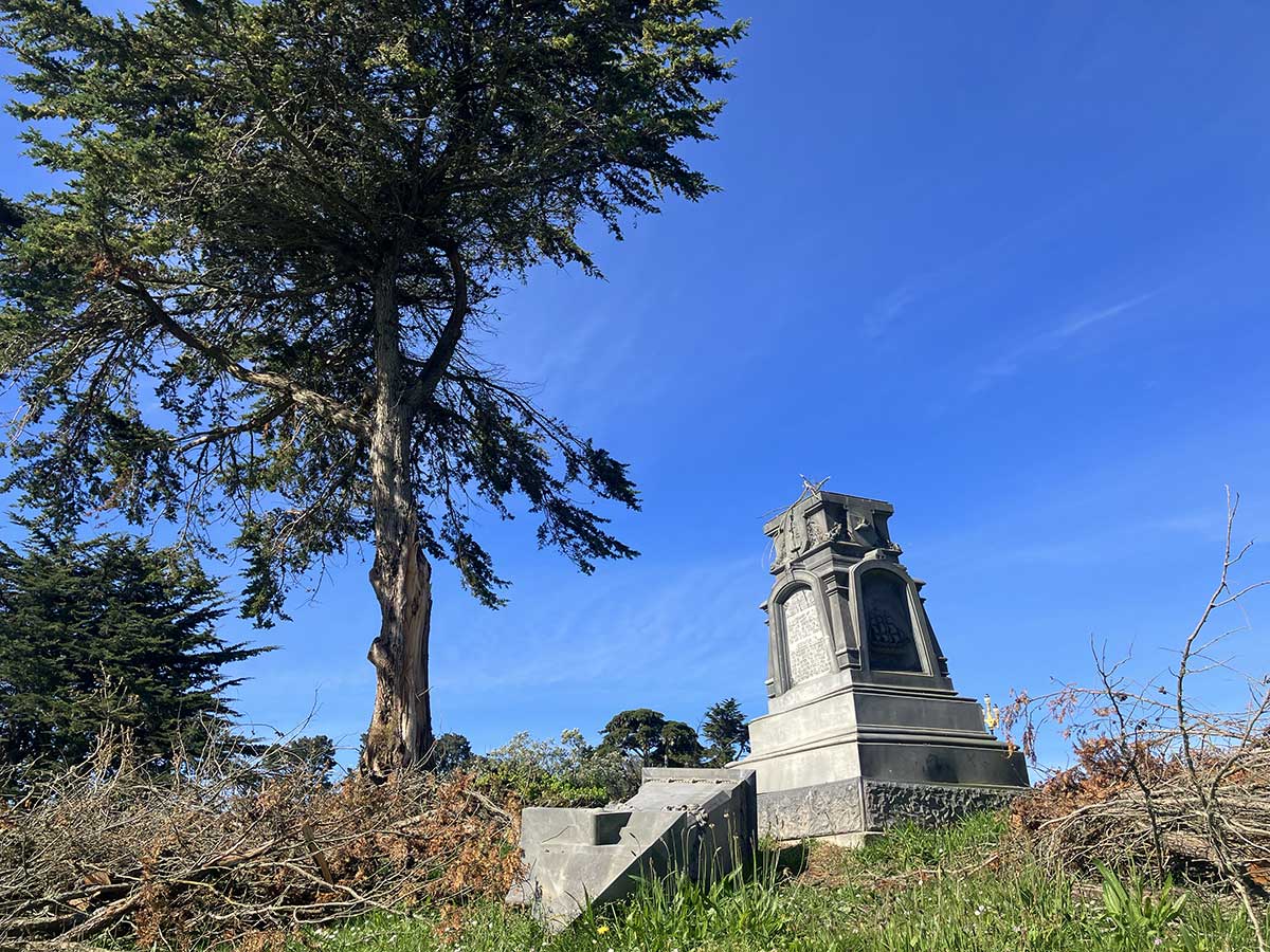 grave monument